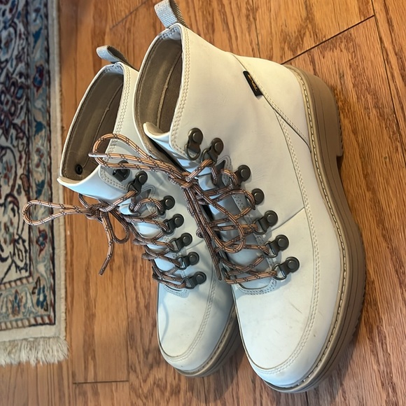 Never worn Teva boots! - Picture 2 of 3